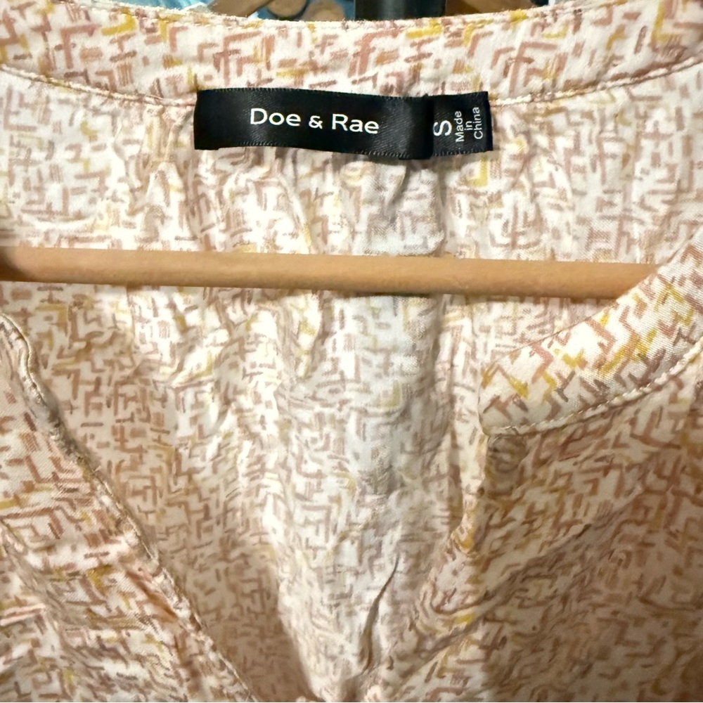 Doe & Rae Pink Ruffled Buttoned Blouse - Picture 2 of 6